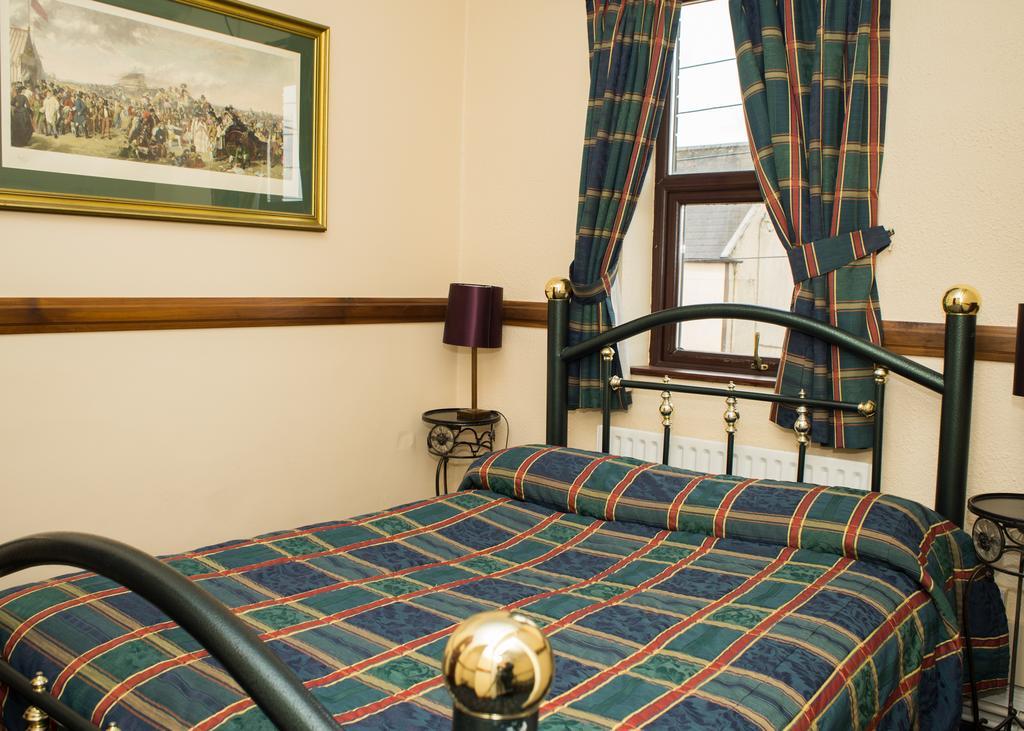 Banner Lodge Ennis Bagian luar foto